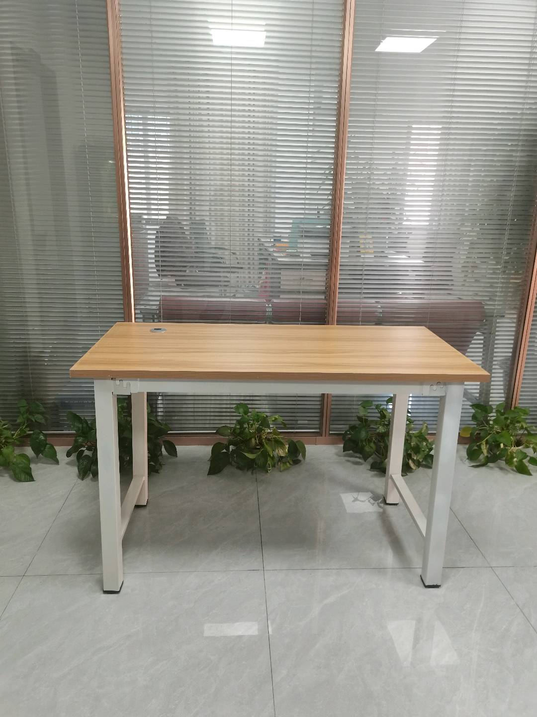 桌子产品图 9